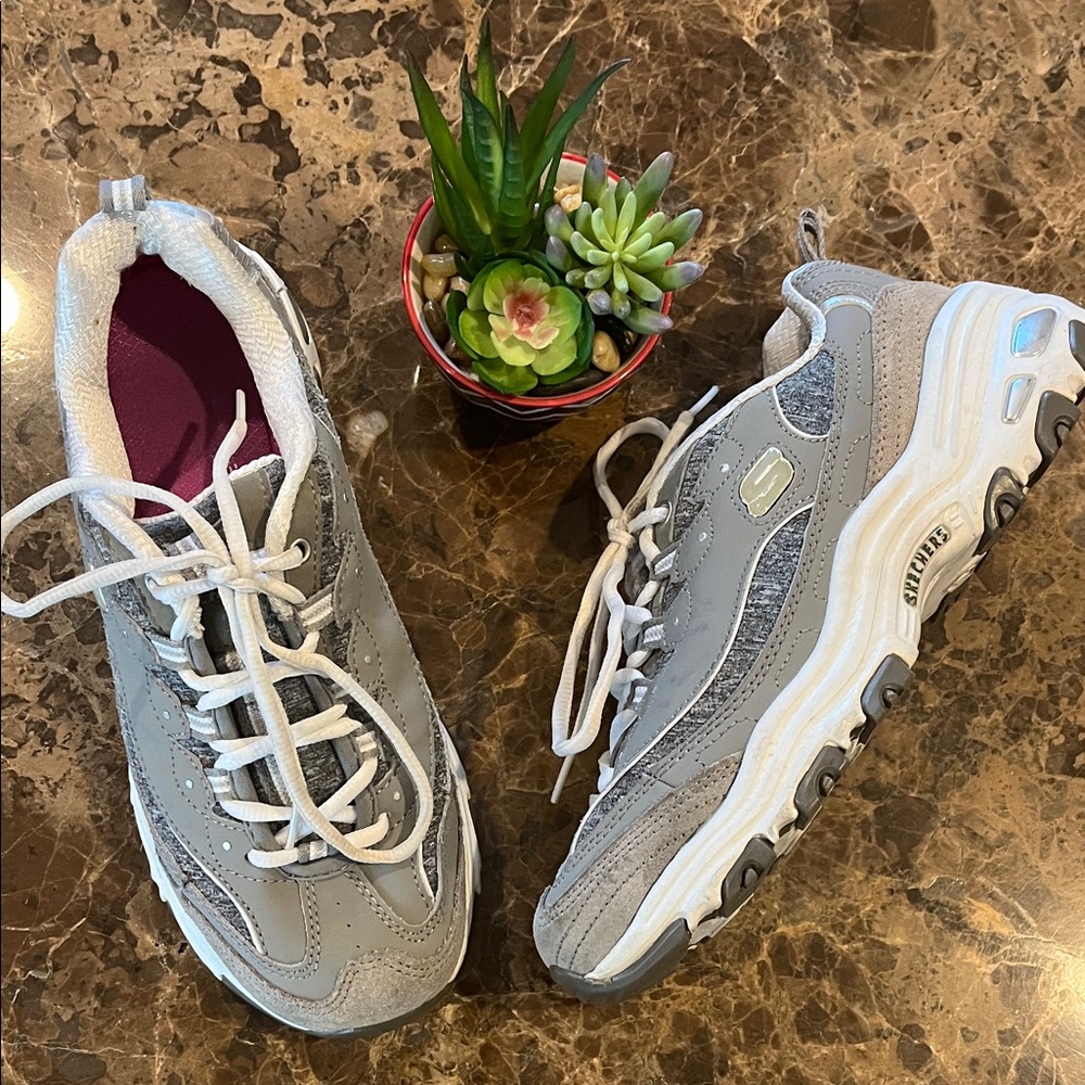 Skechers D’Lites Me Time Athletic Walking Shoes Memory Foam Sneakers size 8 Gray